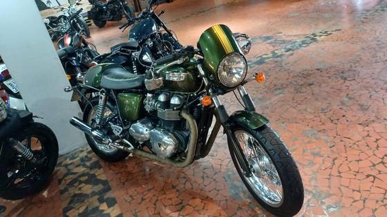TRIUMPH THRUXTON 